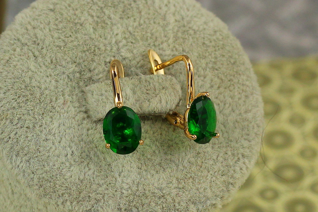 Серьги Xuping Jewelry солистка с зеленым овальным камнем 1,7 см золотистые