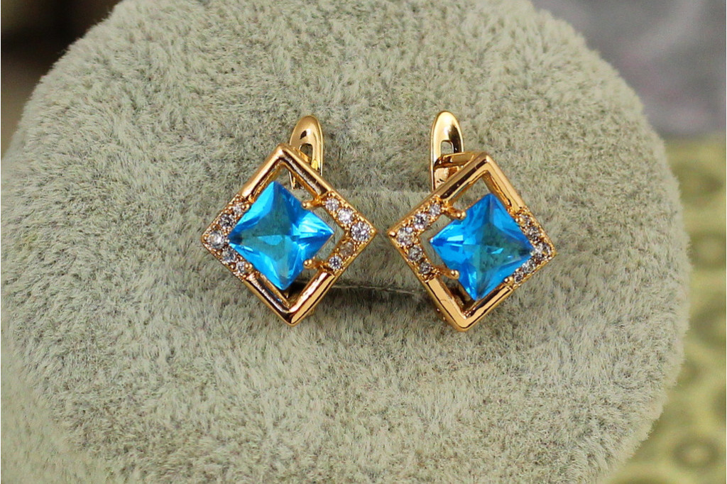 Серьги Xuping Jewelry  ромбик с голубым камнем 1,4 см золотистые