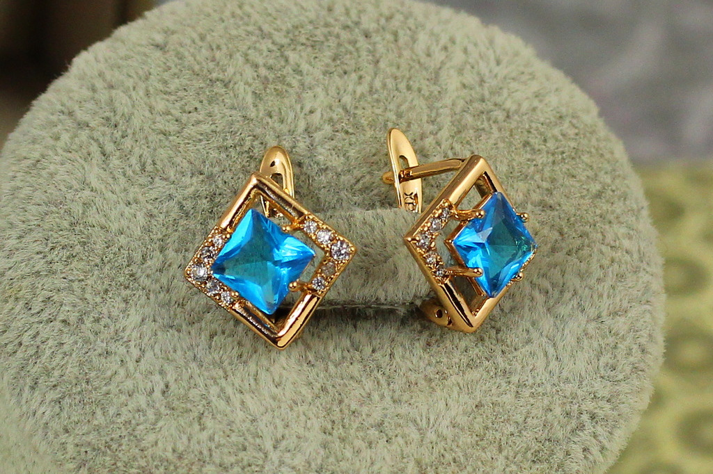 Серьги Xuping Jewelry  ромбик с голубым камнем 1,4 см золотистые