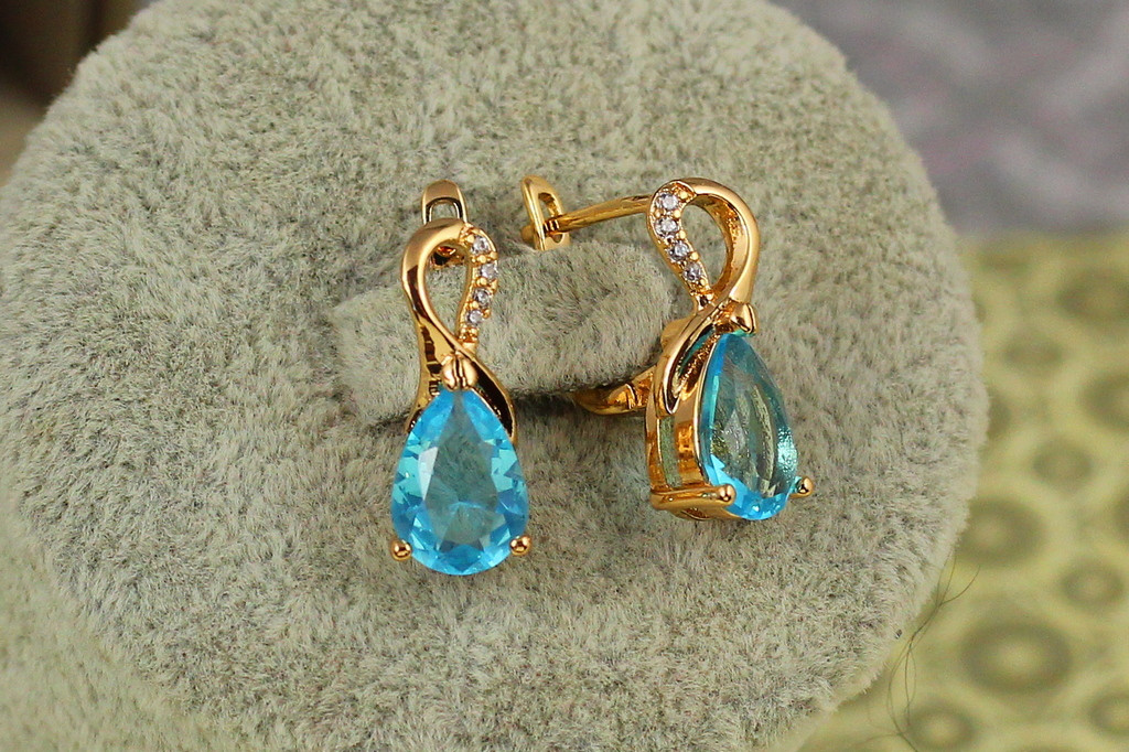 Серьги Xuping Jewelry Скандинавия с голубым камнем 1,8 см золотистые