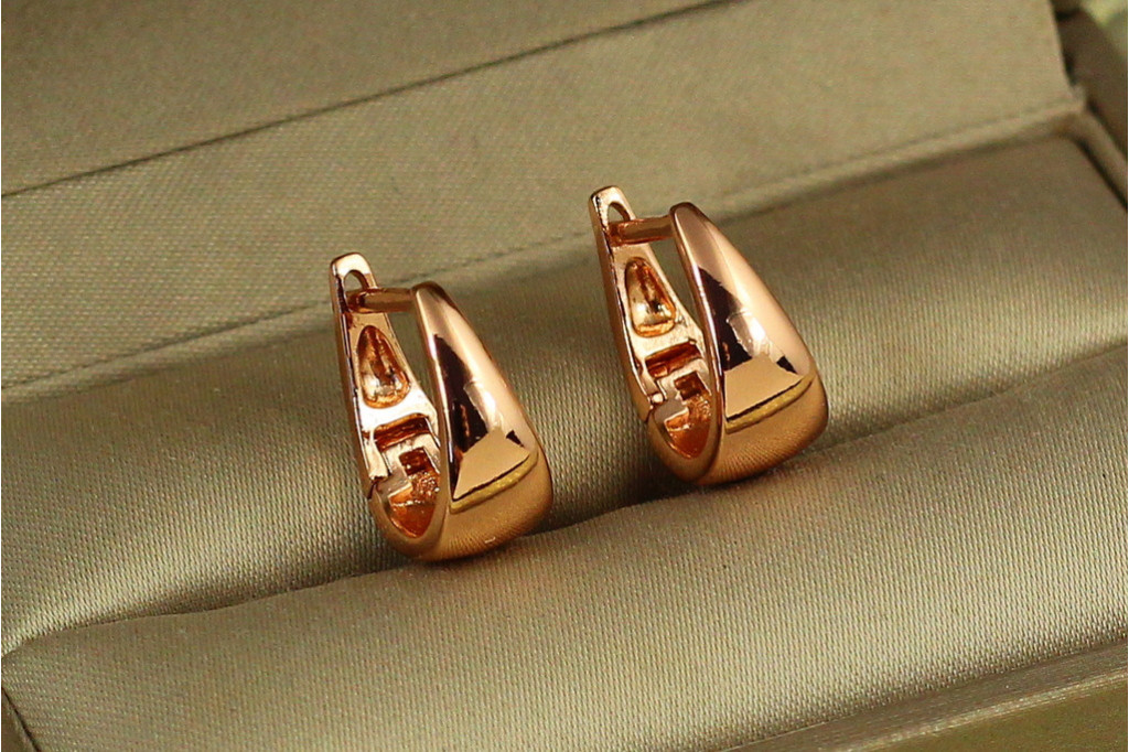 Сережки Xuping Jewelry завужені зверху 1,4 см золотисті
