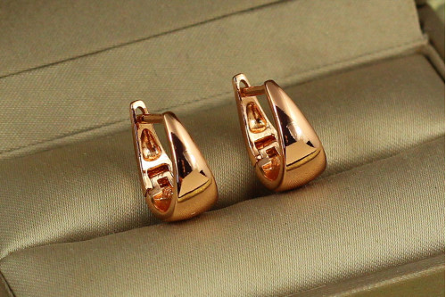 Сережки Xuping Jewelry завужені зверху 1,4 см золотисті