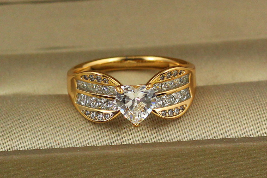 Кольцо Xuping Jewelry аристократка р 20 золотистое
