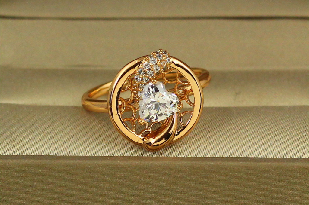 Кольцо Xuping Jewelry открытое сердце р 20  золотистое