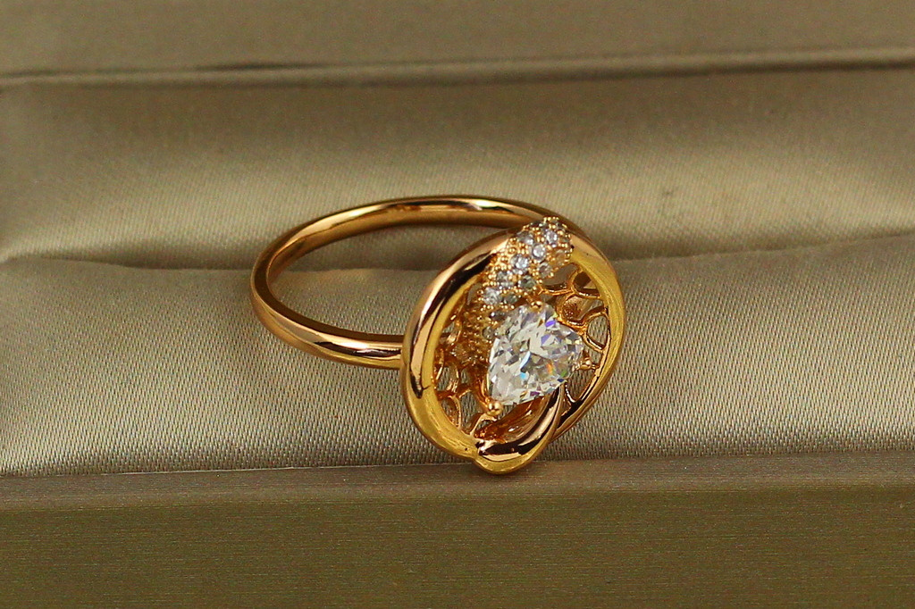 Кольцо Xuping Jewelry открытое сердце р 21  золотистое