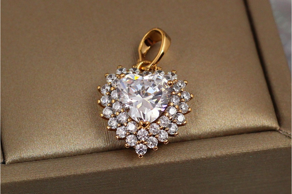 Кулон Xuping Jewelry Фианитовое сердце в двойном канте 1,5 см золотистый