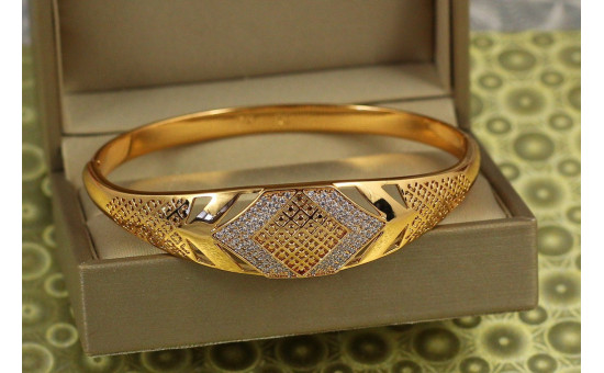 Браслет бэнгл Xuping Jewelry Аскольд 60 мм  на руку от 17 до 19 см золотистый