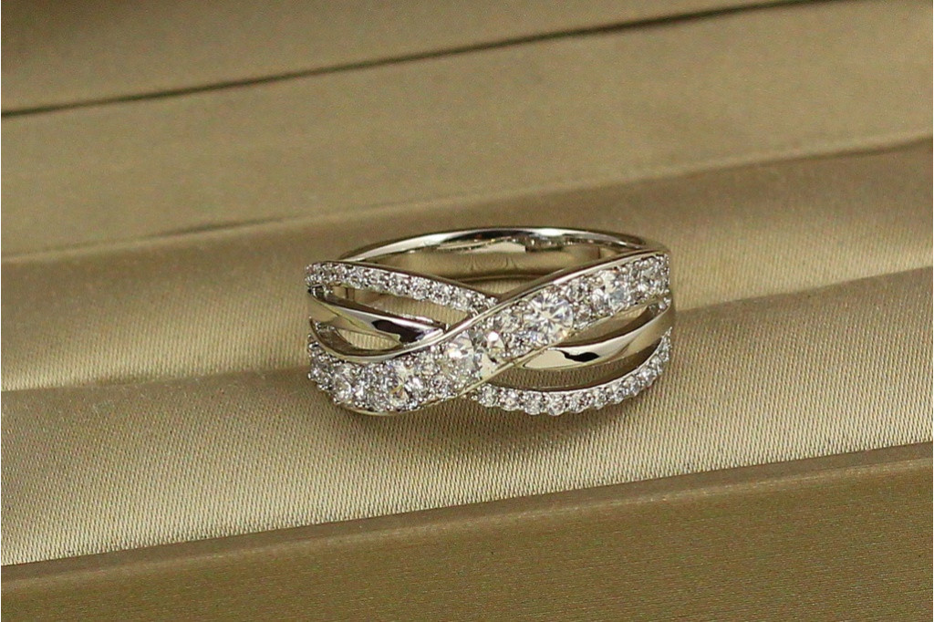 Кольцо Xuping Jewelry Нахлест 20 р серебристое