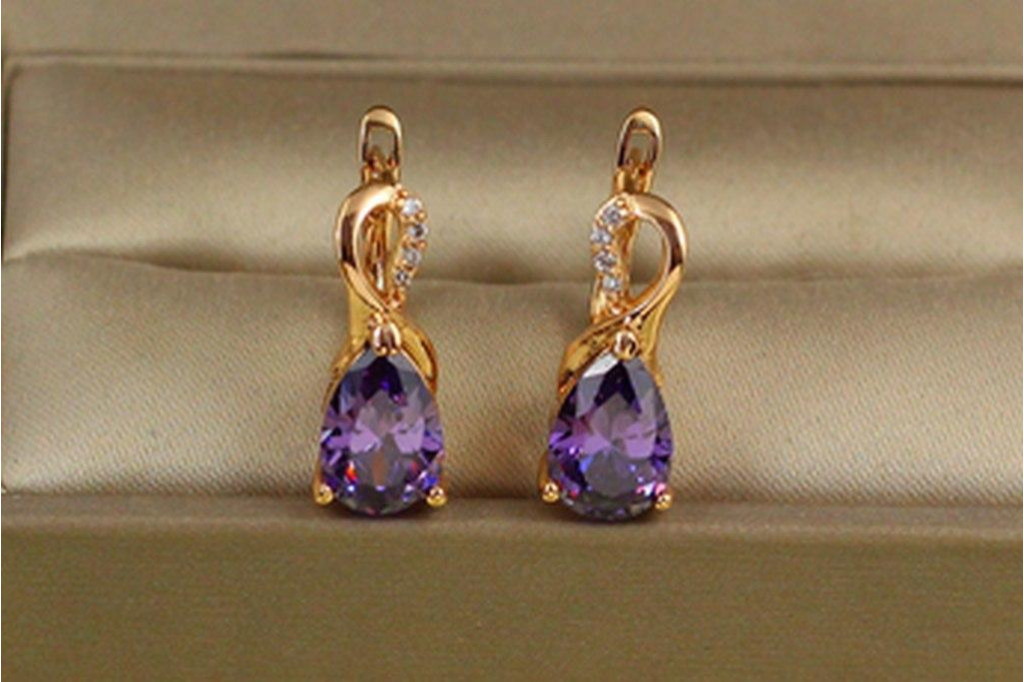 Серьги Xuping Jewelry Скандинавия с фиолетовым камнем 1,8 см золотистые