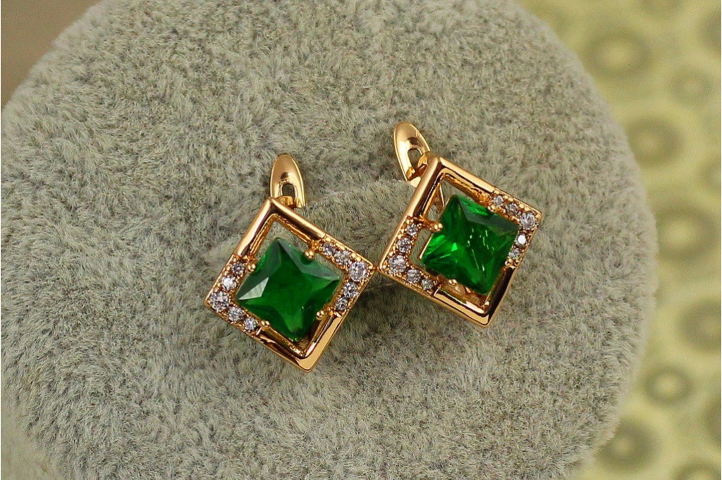 Серьги Xuping Jewelry  ромбик с зеленым камнем 1,4 см золотистые