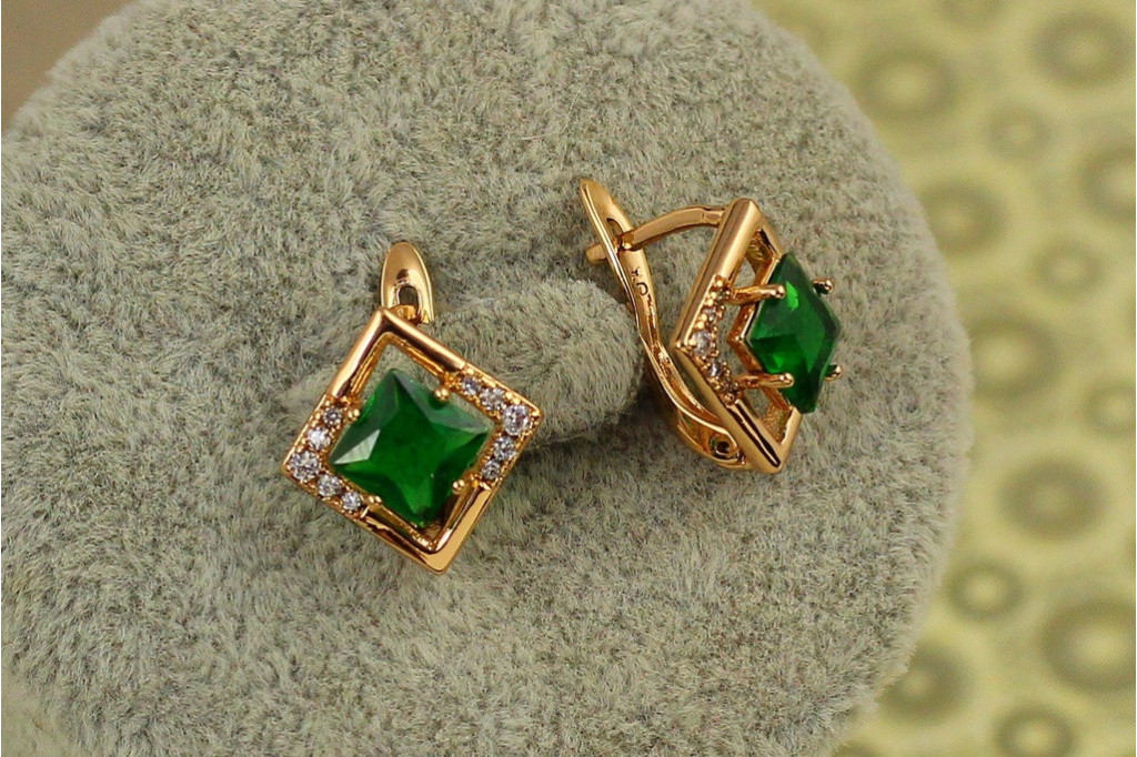 Серьги Xuping Jewelry  ромбик с зеленым камнем 1,4 см золотистые