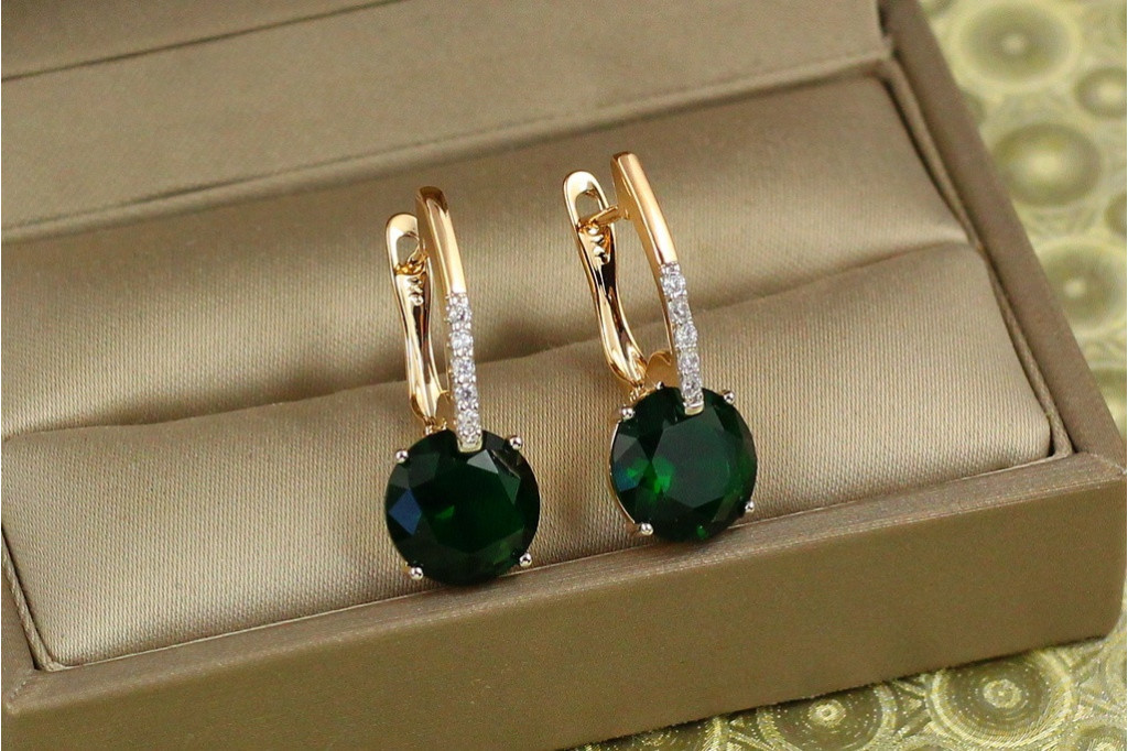 Сережки Xuping Jewelry Стрілка з родієм із великим зеленим каменем 2,7 см золотисті
