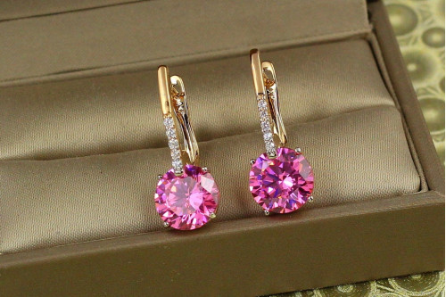 Сережки Xuping Jewelry Стрілка з родієм із великим рожевим каменем 2,7 см золотисті