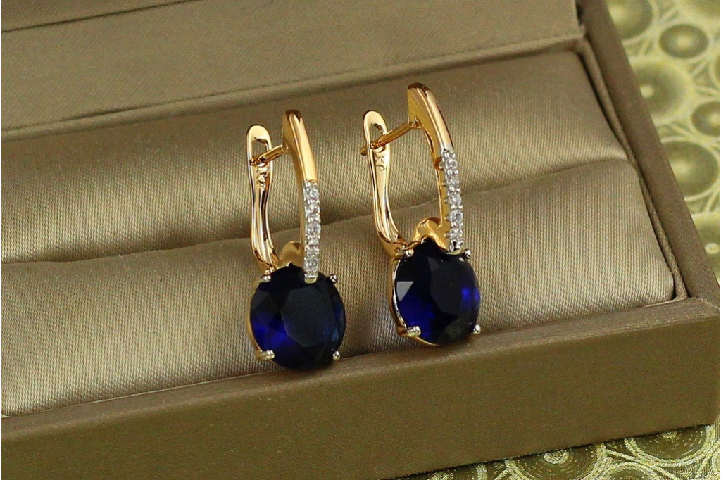 Сережки Xuping Jewelry Стрілка з родієм із великим синім каменем 2,7 см золотисті