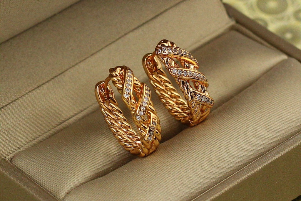 Сережки Xuping Jewelry Еволюція 2 см золотисті