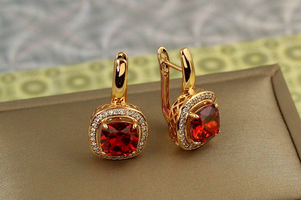 Сережки Xuping Jewelry Титан із червоним каменем 2,3 см золотисті