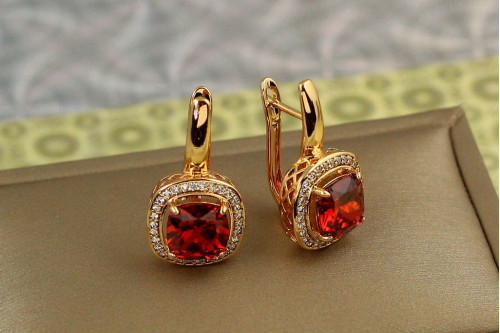 Сережки Xuping Jewelry Титан із червоним каменем 2,3 см золотисті
