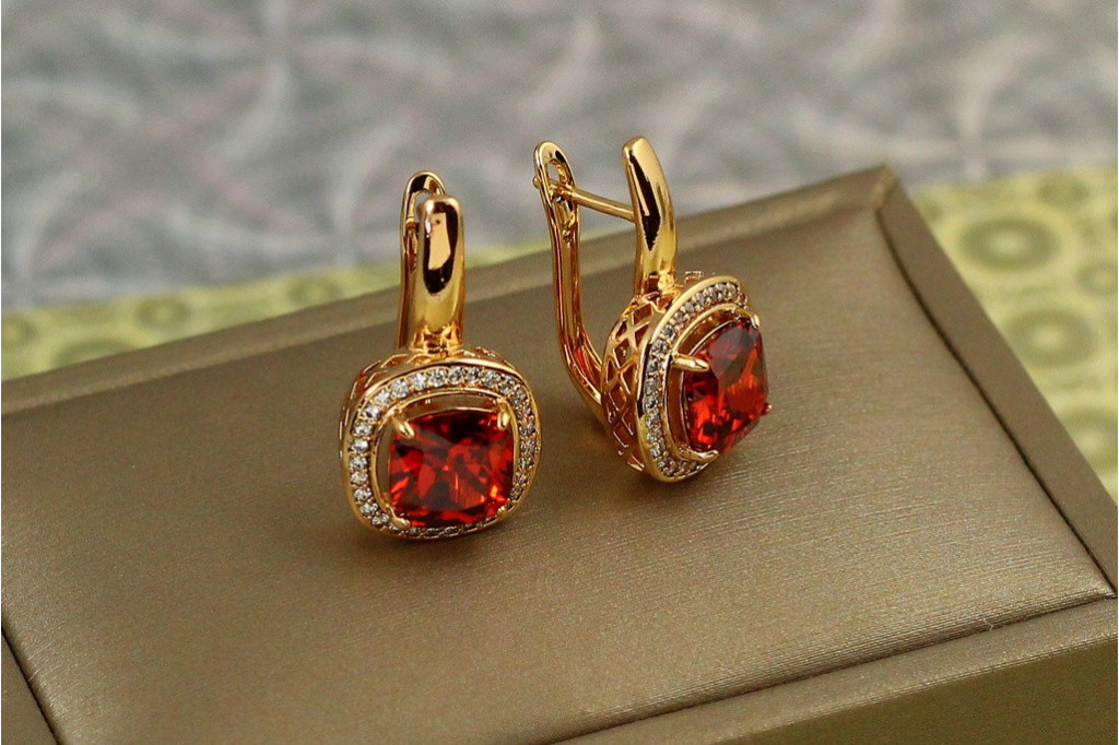 Сережки Xuping Jewelry Титан із червоним каменем 2,3 см золотисті