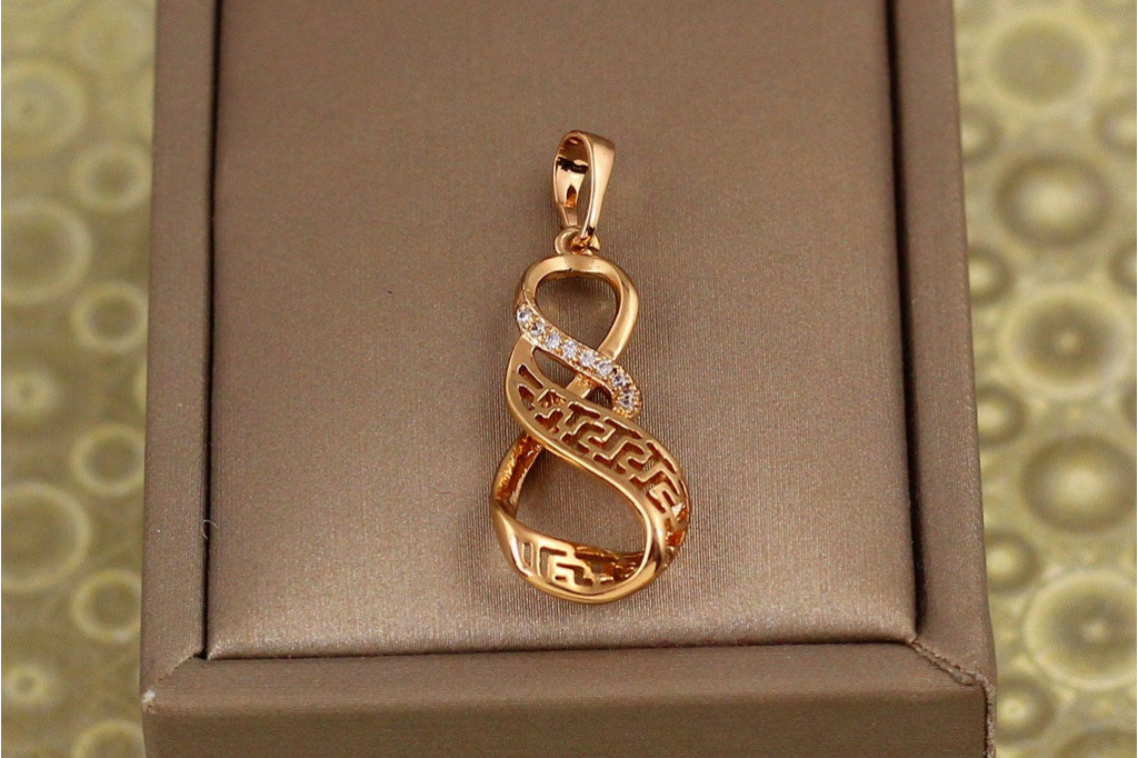 Кулон Xuping Jewelry восьмерки с греческим узором 2,7 см золотистый