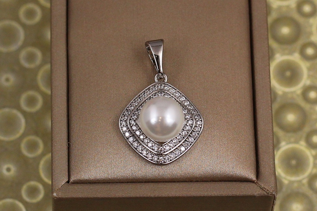 Кулон Xuping Jewelry ромб с жемчугом 2,1 см серебристый