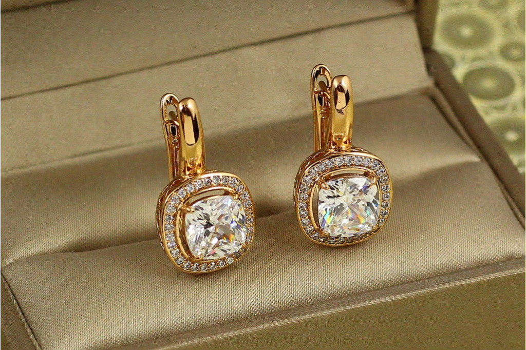 Сережки Xuping Jewelry Титан із білим каменем 2,3 см золотисті