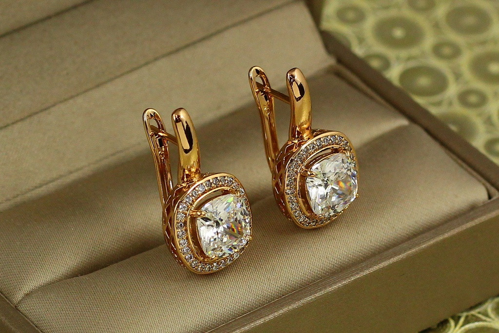 Сережки Xuping Jewelry Титан із білим каменем 2,3 см золотисті