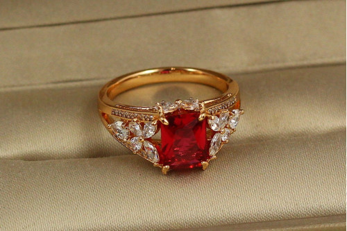 Кільце Xuping Jewelry Шедевр із малиновим р 16 золотисте