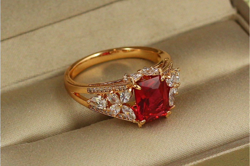 Кільце Xuping Jewelry Шедевр із малиновим р 18 золотисте