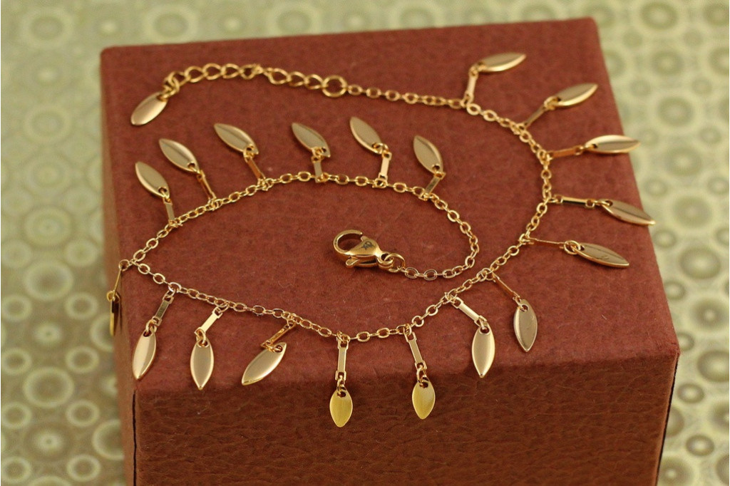 Браслет Xuping Jewelry на ногу листочки облепихи 22 см добавка цепи 4 см золотистый