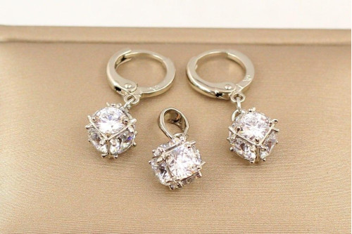 Набор Xuping Jewelry фианит в кубике золотистый