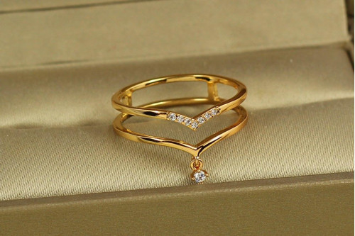 Кольцо Xuping Jewelry галочка с фианитом, который танцует р 19 золотистое