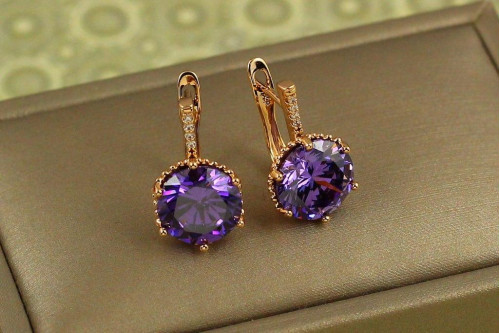 Сережки Xuping Jewelry з великим фіолетовим каменем шестигранна оправа 2 см золотисті