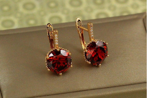Сережки Xuping Jewelry з великим червоним каменем шестигранна оправа 2 см золотисті