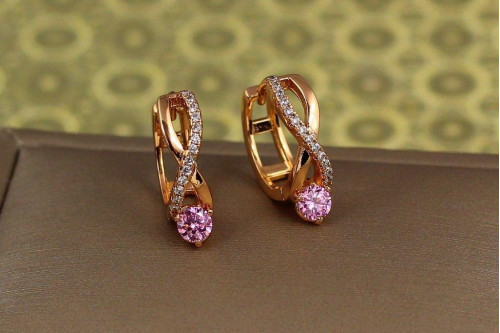 Серьги Xuping Jewelry бесконечность с розовым камнем 1,6 см золотистые