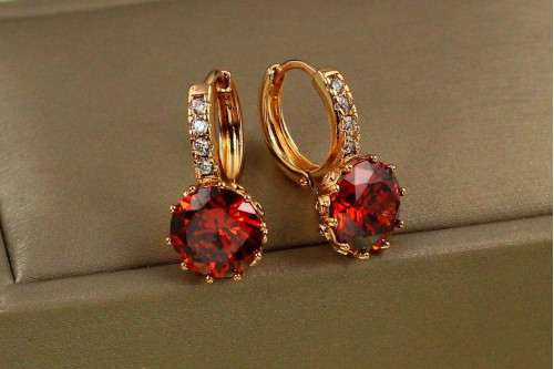Сережки Xuping Jewelry з великим червоним каменем і круглою застібкою 2 см золотисті