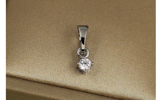 Кулон Xuping Jewelry  белый камень на четыре крепления 4 мм серебристый