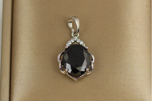 Кулон Xuping Jewelry Сицилия с черным камнем 1,9 см серебристый