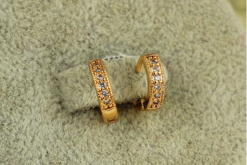 Серьги кольца Хuping Jewelry колечки с камешками 9 мм золотистые