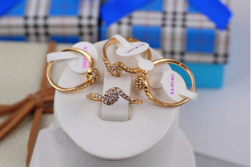 Кольцо Xuping Jewelry мячик в руках детское  р 15. золотистое