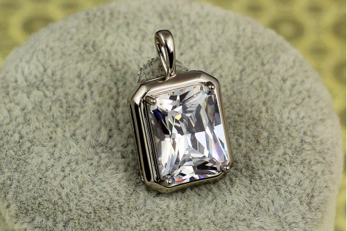 Кулон Xuping Jewelry белый прямоугольник 2.3 см серебристый