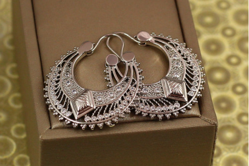 Сережки коромислу Xuping Jewelry Карма 3.3 см сріблясті