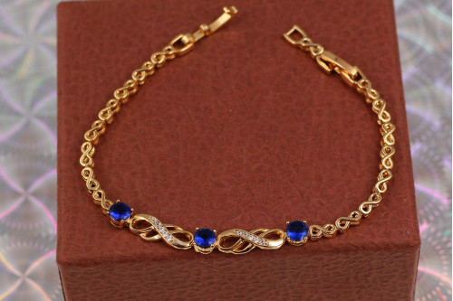 Браслет Xuping Jewelry вісімки з трьома круглими синіми каменями у центрі 21 см 6 мм золотистий