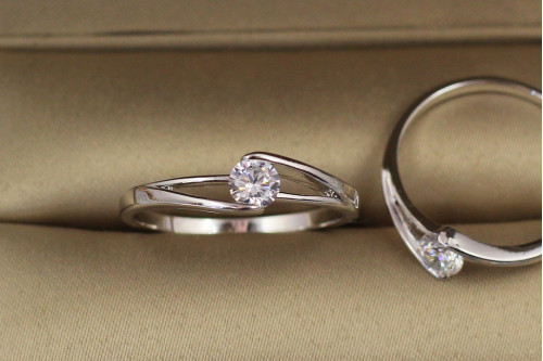 Кільце Xuping Jewelry подвійне обхват з білим каменем  р 19 сріблясте