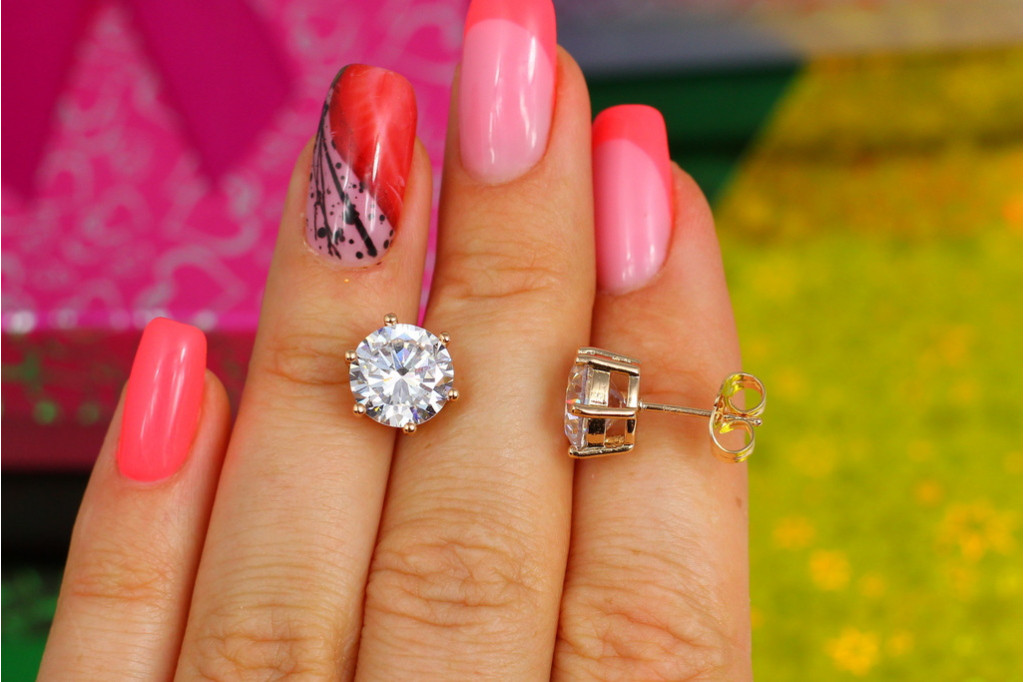 Сережки гвоздики Xuping Jewelry з каменем на шість кріплень 9 мм золотисті