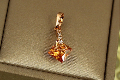 Кулон Xuping Jewelry ромбик с камнем шампанское 1,5 см золотистый