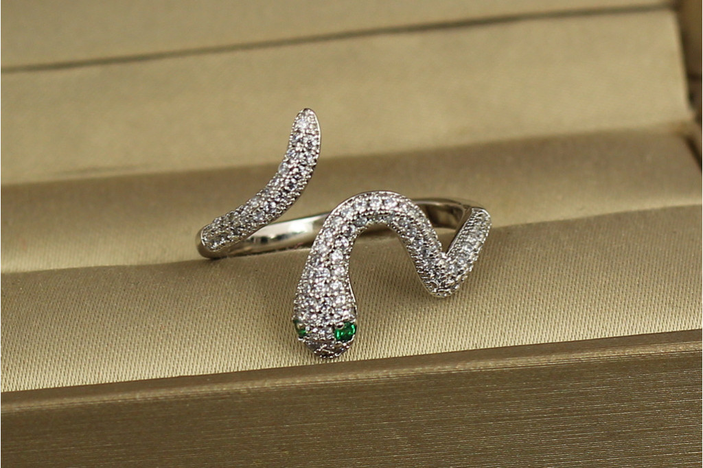 Кільце Xuping Jewelry розсувне змія із зеленими очками р 18+ сріблясте