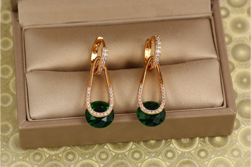 Сережки Xuping Jewelry Адажио із зеленим 3,4 см золотисті