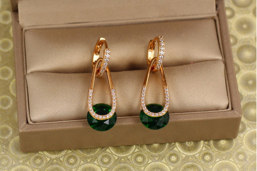Сережки Xuping Jewelry Адажио із зеленим 3,4 см золотисті