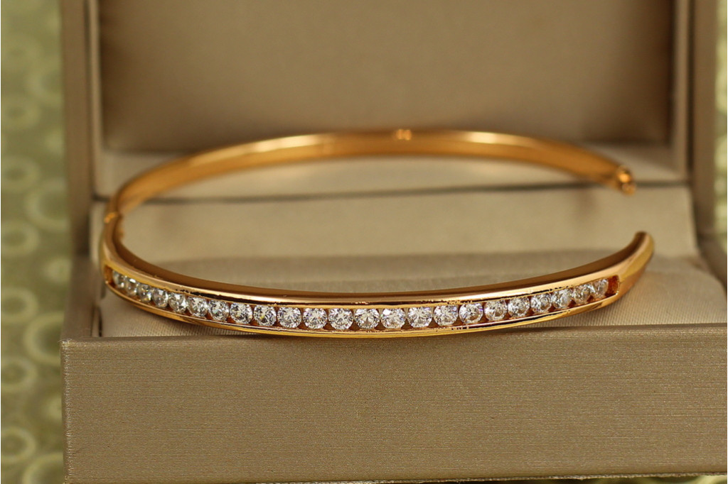 Браслет бэнгл Xuping Jewelry Дорожка с крупными камнями от 16 см до 18 см золотистый