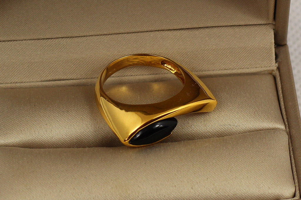 Кільце Xuping Jewelry Око чорний онікс р 18 золотисте
